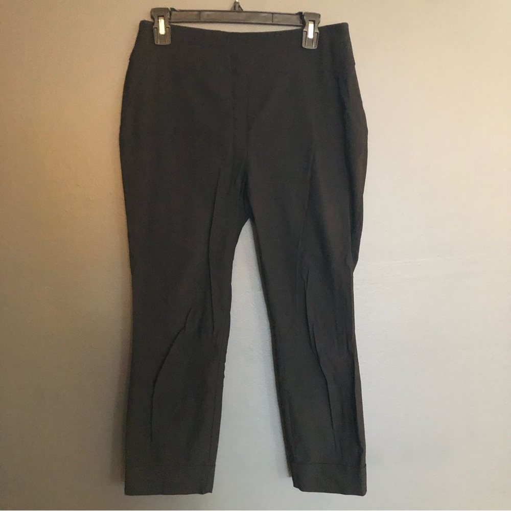 Pull-On Capris - Size Medium - Like New - New York & Company (Black)